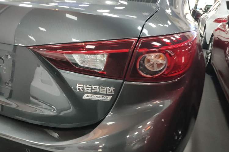 Used Mazda 3 Axela 2017 Sedan 1.5L Automatic Comfort Model Emission Standard China V Right Rear Taillight