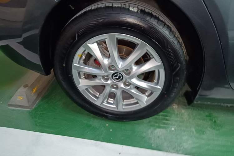 Used Mazda 3 Axela 2017 Sedan 1.5L Automatic Luxury Model Emission Standard China V Right Rear Wheel Hub
