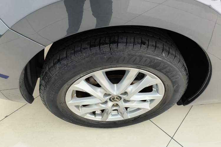 Used Mazda 3 Axela 2017 Sedan 1.5L Automatic Comfort Model Emission Standard China V Right Rear Wheel Hub