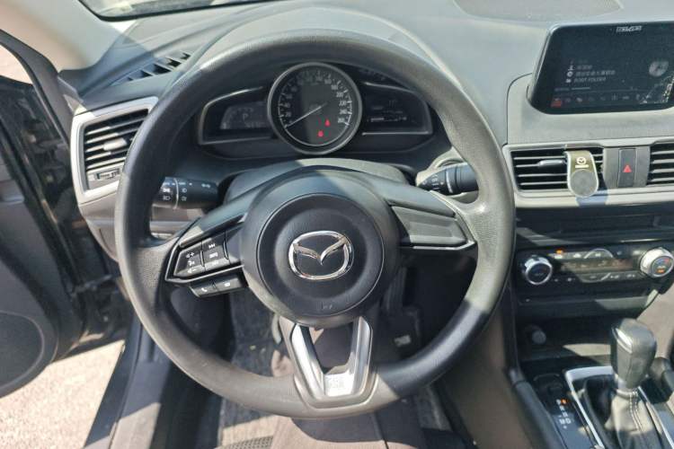 Used Mazda 3 Axela 2017 Sedan 1.5L Automatic Luxury Model Emission Standard China V Steering Wheel