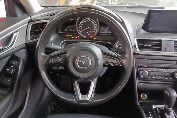 Used Mazda 3 Axela 2017 Sedan 1.5L Automatic Luxury Model Emission Standard China V Steering Wheel