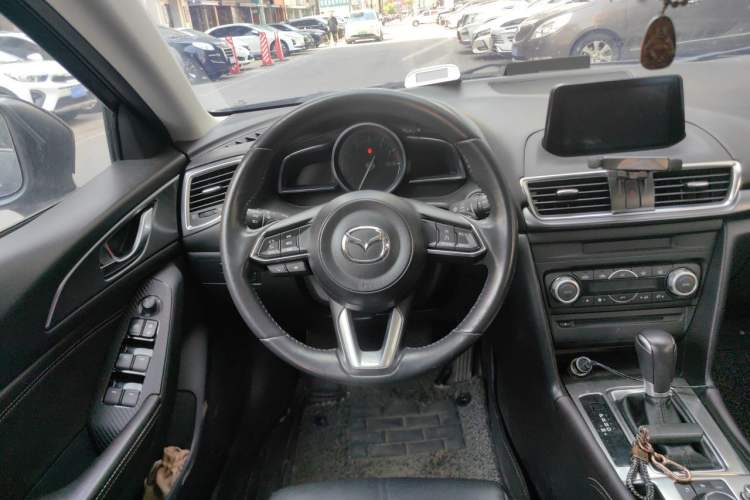 Used Mazda 3 Axela 2017 Hatchback 2.0L Automatic Sport Model China V Emission Standard Steering Wheel