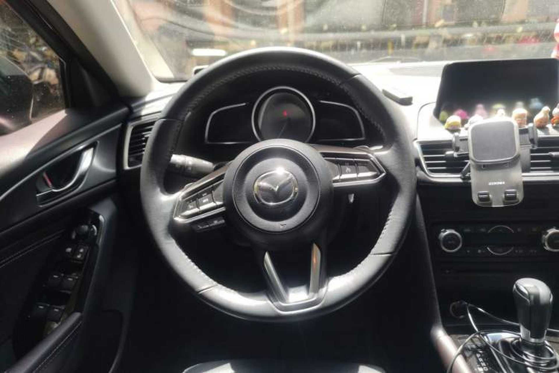 Used Mazda 3 Axela 2017 Hatchback 2.0L Automatic Sport Model China V Emission Standard Steering Wheel