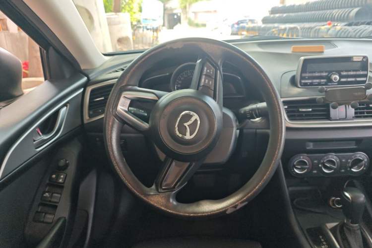 Used Mazda 3 Axela 2017 Sedan 1.5L Automatic Comfort Model Emission Standard China V Steering Wheel