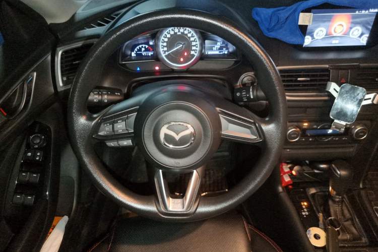 Used Mazda 3 Axela 2017 Sedan 1.5L Automatic Luxury Model Emission Standard China V Steering Wheel