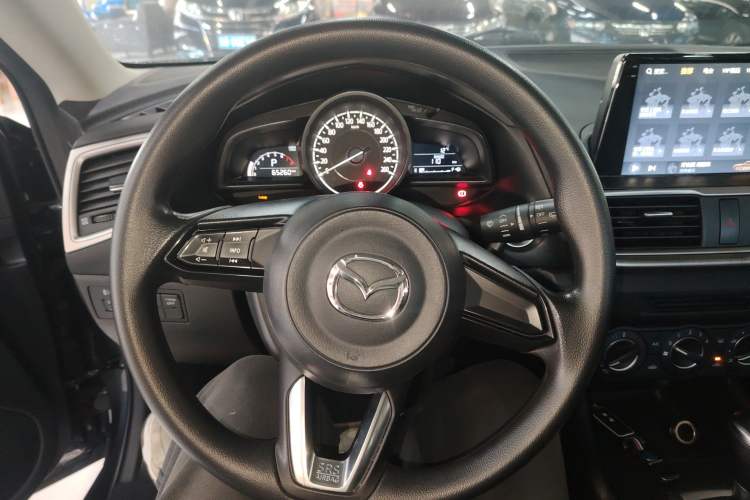 Used Mazda 3 Axela 2017 Hatchback 1.5L Automatic Comfort Model Emission Standard China V Steering Wheel