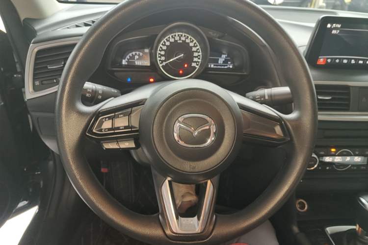 Used Mazda 3 Axela 2017 Sedan 1.5L Automatic Luxury Model Emission Standard China V Steering Wheel
