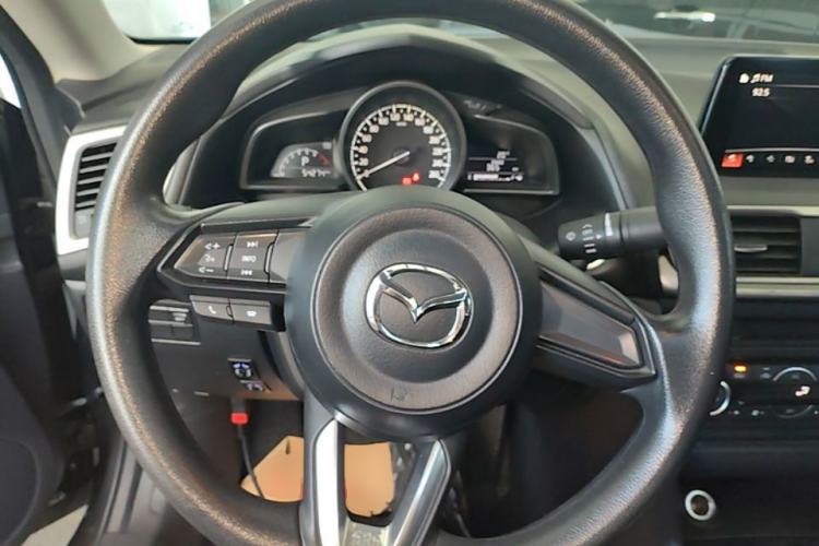 Used Mazda 3 Axela 2017 Sedan 1.5L Automatic Luxury Model Emission Standard China V Steering Wheel