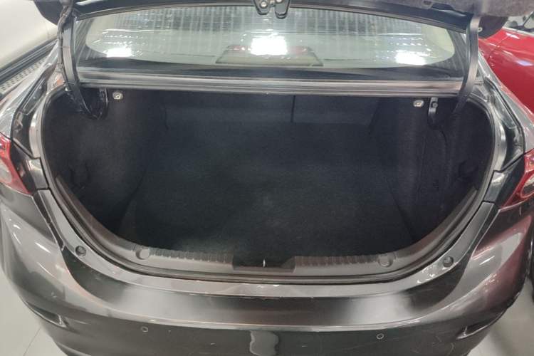 Used Mazda 3 Axela 2017 Sedan 1.5L Automatic Comfort Model Emission Standard China V Trunk
