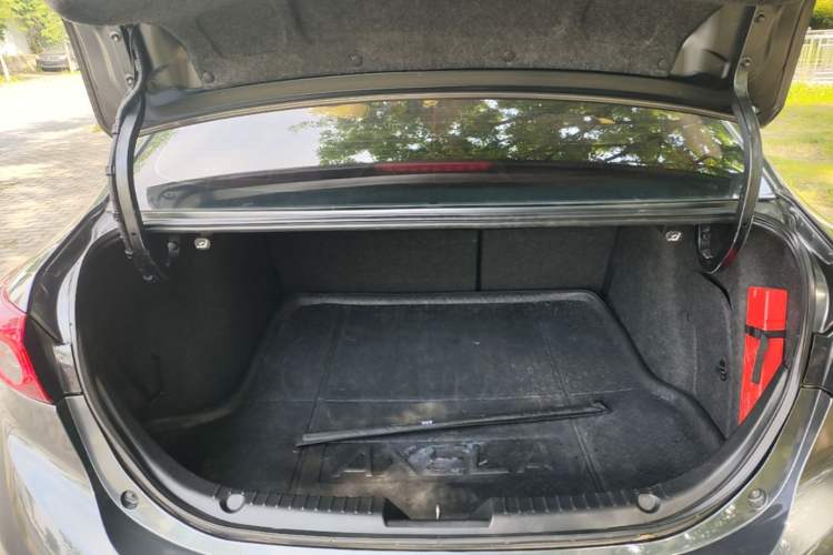 Used Mazda 3 Axela 2017 Sedan 2.0L Automatic Prestige Model China V Standard Trunk