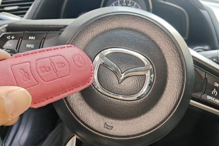 Used Mazda 3 Axela 2017 Sedan 2.0L Automatic Prestige Model China V Standard Vehicle Key
