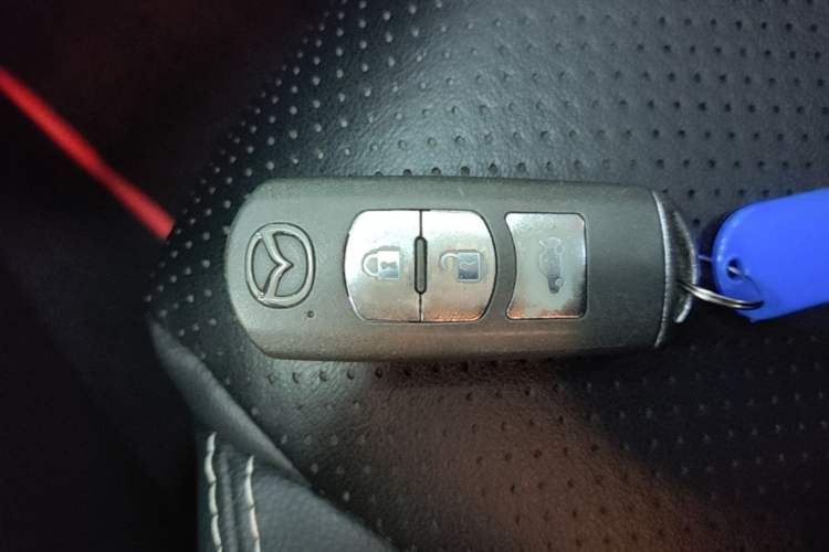 Used Mazda 3 Axela 2017 Sedan 1.5L Automatic Comfort Model Emission Standard China V Vehicle Key