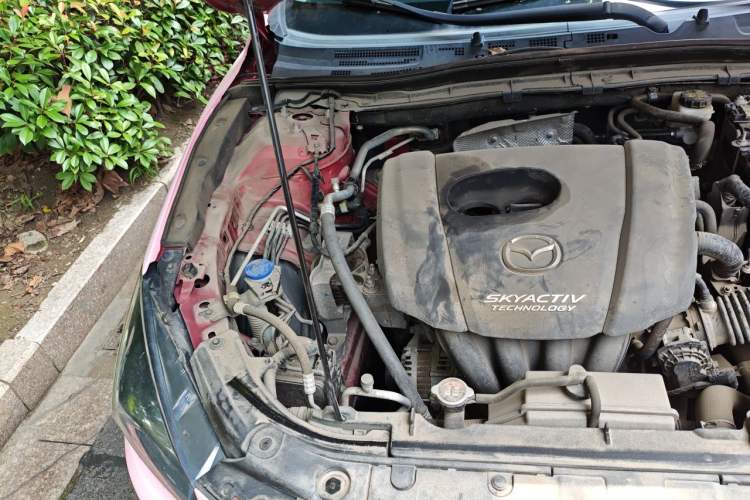 Used Mazda 3 Axela 2017 Sedan 1.5L Automatic Luxury Model Emission Standard China V Engine Bay Right