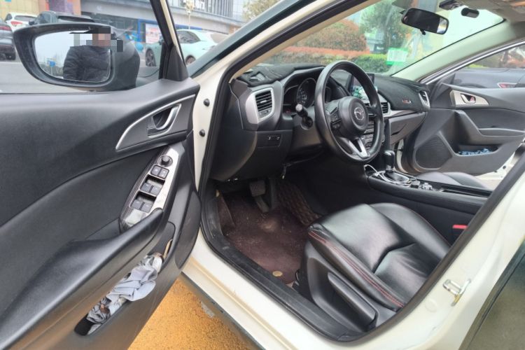 Used Mazda 3 Axela 2017 Sedan 1.5L Automatic Luxury Model Emission Standard China V Driver Seat