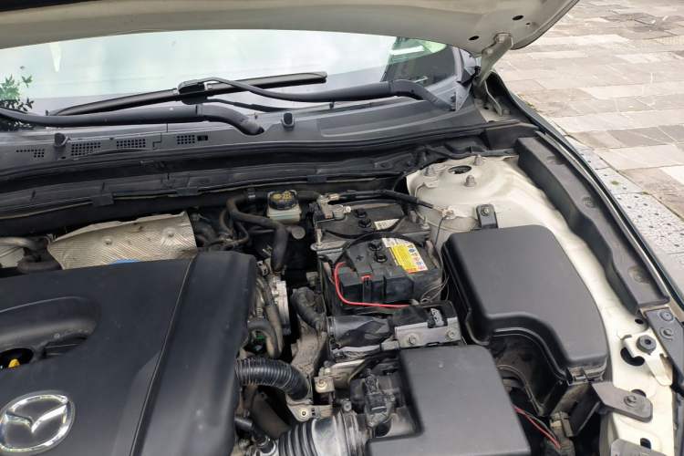 Used Mazda 3 Axela 2017 Sedan 1.5L Automatic Comfort Model Emission Standard China V Engine Bay Left
