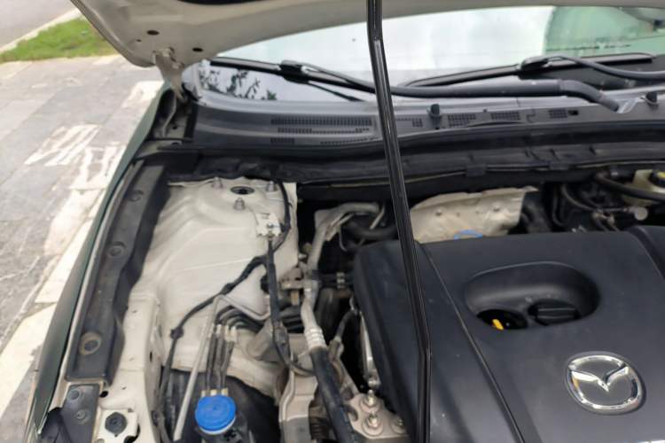 Used Mazda 3 Axela 2017 Sedan 1.5L Automatic Comfort Model Emission Standard China V Engine Bay Right