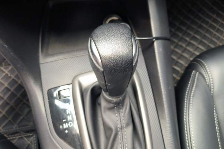 Used Mazda 3 Axela 2017 Sedan 1.5L Automatic Comfort Model Emission Standard China V Gear Lever