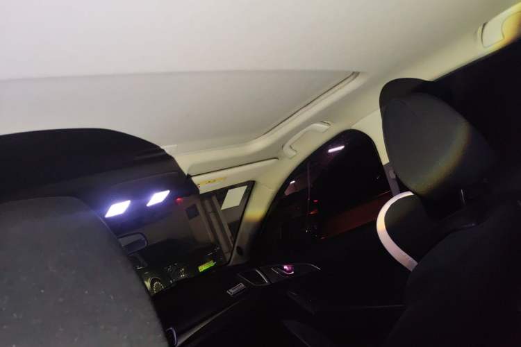 Used Mazda 3 Axela 2017 Hatchback 2.0L Automatic Luxury Model Emission Standard China V Headliner