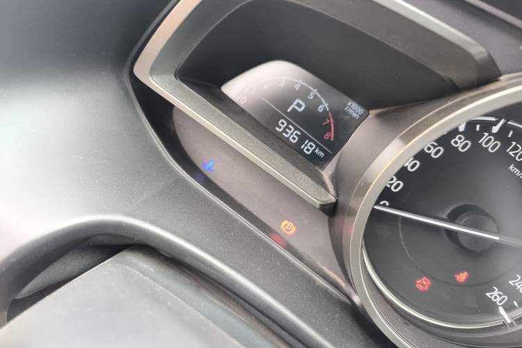 Used Mazda 3 Axela 2017 Sedan 1.5L Automatic Luxury Model Emission Standard China V Odometer Close Up
