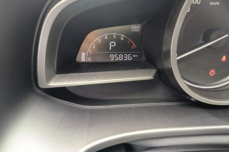 Used Mazda 3 Axela 2017 Sedan 1.5L Automatic Comfort Model Emission Standard China V Odometer Close Up