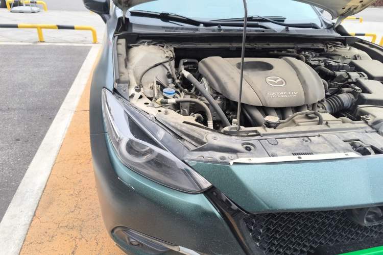 Used Mazda 3 Axela 2017 Sedan 1.5L Automatic Luxury Model Emission Standard China V Right Front Headlight