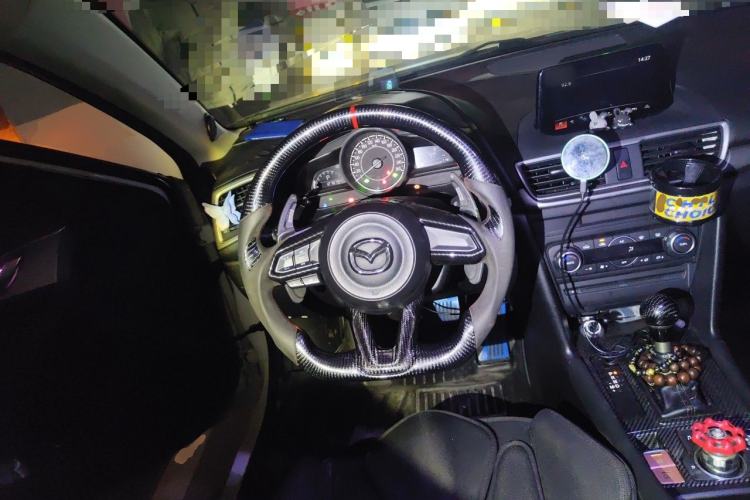 Used Mazda 3 Axela 2017 Hatchback 2.0L Automatic Luxury Model Emission Standard China V Steering Wheel