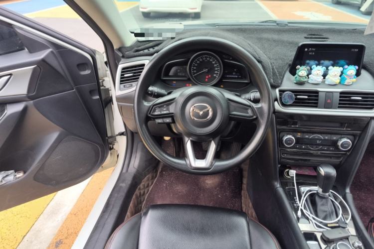 Used Mazda 3 Axela 2017 Sedan 1.5L Automatic Luxury Model Emission Standard China V Steering Wheel