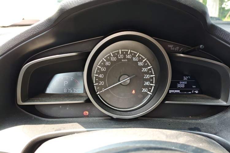 Used Mazda 3 Axela 2017 Sedan 1.5L Automatic Luxury Model Emission Standard China V Instrument Cluster