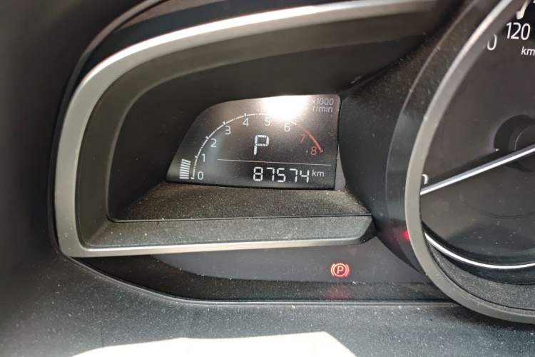 Used Mazda 3 Axela 2017 Sedan 1.5L Automatic Luxury Model Emission Standard China V Odometer Close Up