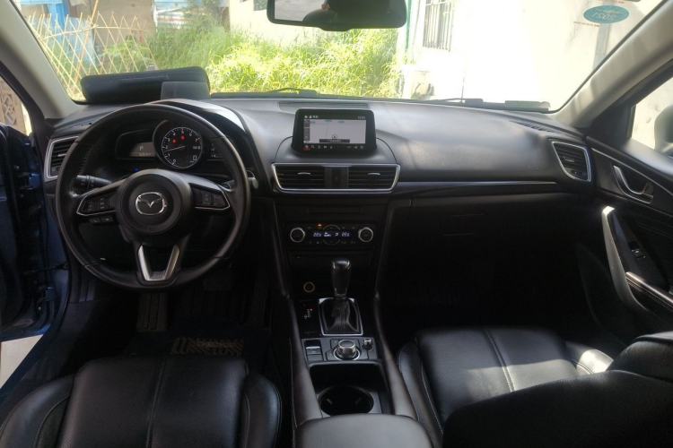 Used Mazda 3 Axela 2017 Hatchback 2.0L Automatic Sport Model China V Emission Standard Center Console