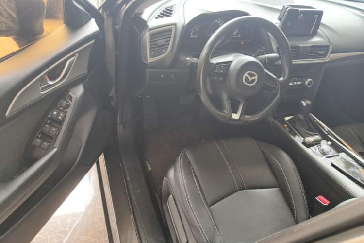 Used Mazda 3 Axela 2017 Sedan 1.5L Automatic Luxury Model Emission Standard China V Driver Seat