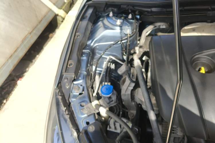 Used Mazda 3 Axela 2017 Hatchback 2.0L Automatic Sport Model China V Emission Standard Engine Bay Right