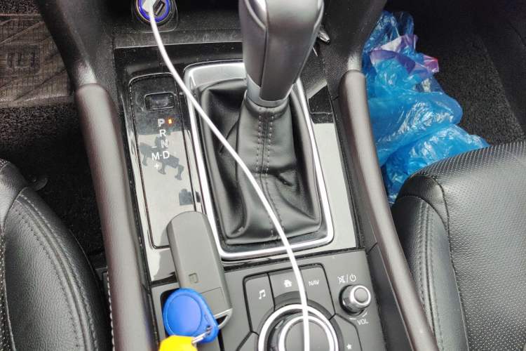 Used Mazda 3 Axela 2017 Hatchback 2.0L Automatic Sport Model China V Emission Standard Gear Lever