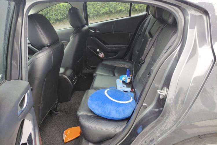 Used Mazda 3 Axela 2017 Hatchback 2.0L Automatic Sport Model China V Emission Standard Left Rear Seat