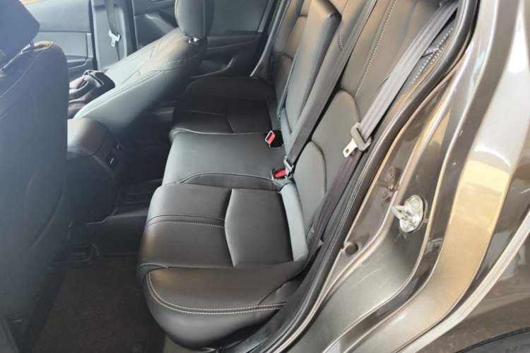 Used Mazda 3 Axela 2017 Sedan 1.5L Automatic Luxury Model Emission Standard China V Left Rear Seat