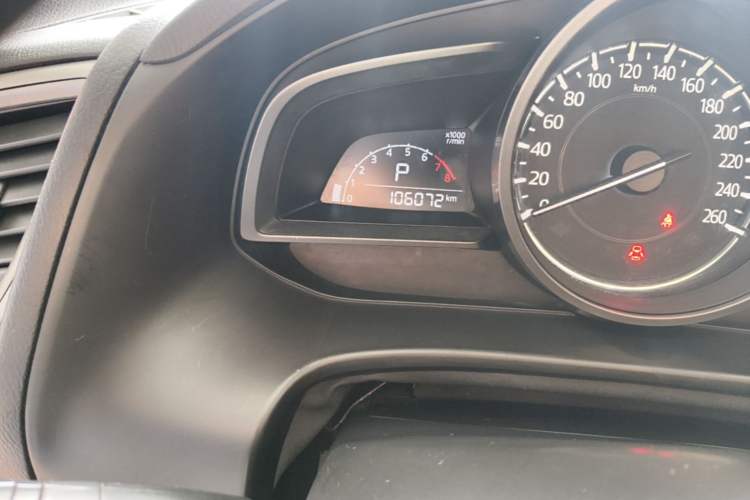 Used Mazda 3 Axela 2017 Sedan 1.5L Automatic Luxury Model Emission Standard China V Odometer Close Up