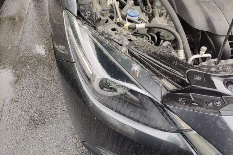 Used Mazda 3 Axela 2017 Hatchback 2.0L Automatic Sport Model China V Emission Standard Right Front Headlight
