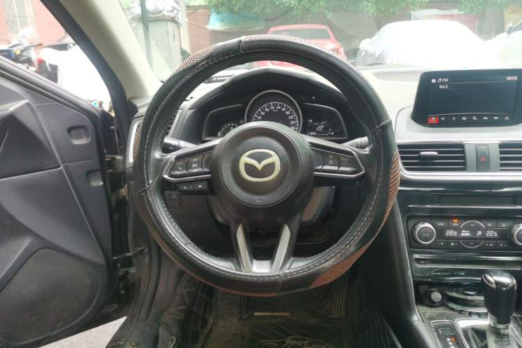 Used Mazda 3 Axela 2017 Sedan 2.0L Automatic Prestige Model China V Standard Steering Wheel