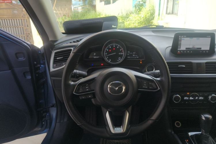 Used Mazda 3 Axela 2017 Hatchback 2.0L Automatic Sport Model China V Emission Standard Steering Wheel