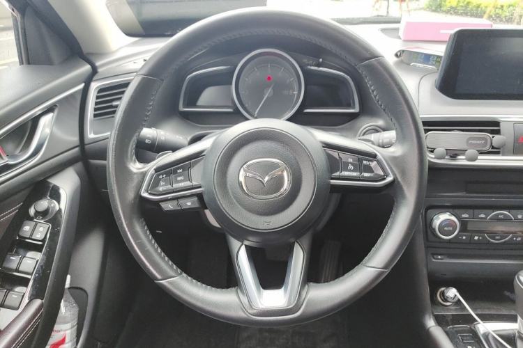 Used Mazda 3 Axela 2017 Hatchback 2.0L Automatic Sport Model China V Emission Standard Steering Wheel