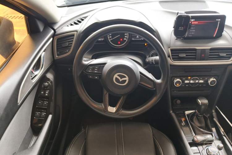 Used Mazda 3 Axela 2017 Sedan 1.5L Automatic Luxury Model Emission Standard China V Steering Wheel