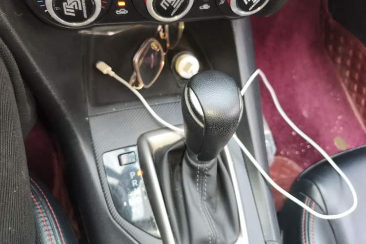 Used Mazda 3 Axela 2017 Sedan 1.5L Automatic Comfort Model Emission Standard China V Gear Lever