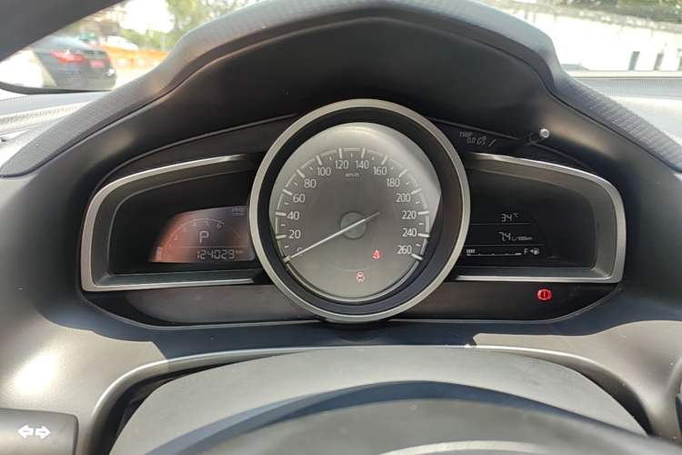 Used Mazda 3 Axela 2017 Sedan 1.5L Automatic Comfort Model Emission Standard China V Instrument Cluster