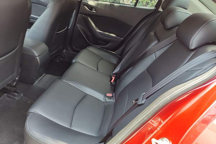 Used Mazda 3 Axela 2017 Sedan 1.5L Automatic Comfort Model Emission Standard China V Left Rear Seat
