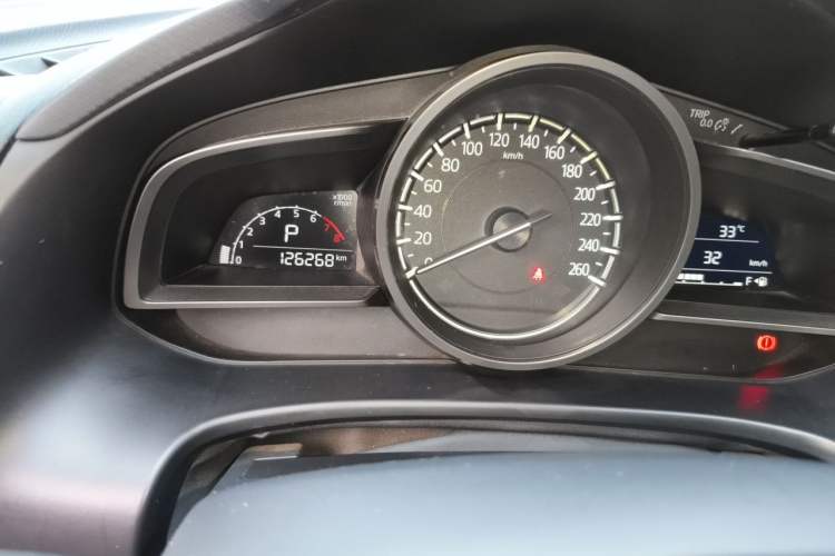 Used Mazda 3 Axela 2017 Sedan 1.5L Automatic Comfort Model Emission Standard China V Odometer Close Up