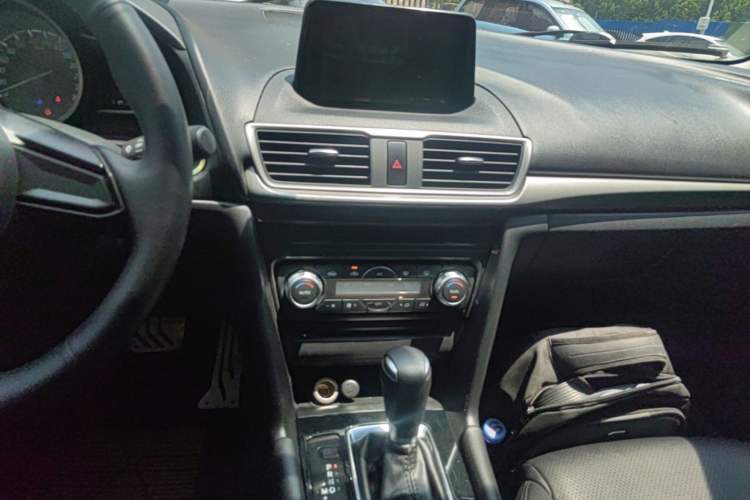 Used Mazda 3 Axela 2017 Sedan 1.5L Automatic Luxury Model Emission Standard China V Audio And AC Panel