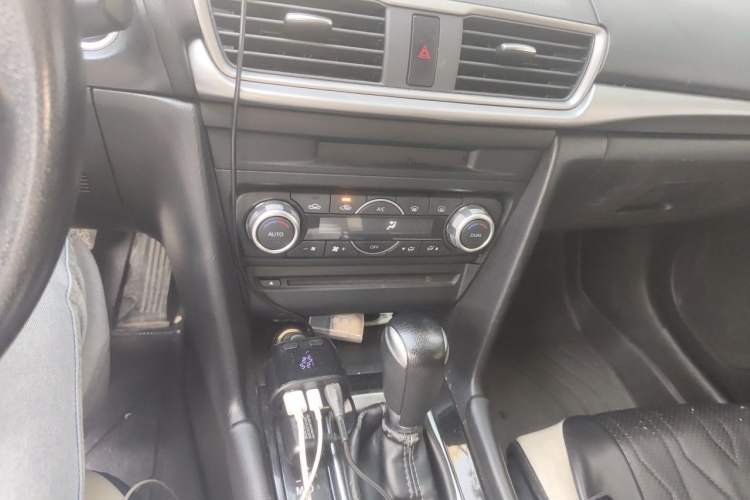 Used Mazda 3 Axela 2017 Sedan 1.5L Automatic Luxury Model Emission Standard China V Audio And AC Panel