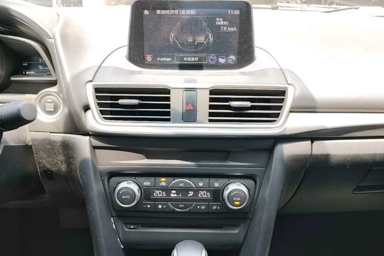 Used Mazda 3 Axela 2017 Sedan 1.5L Automatic Luxury Model Emission Standard China V Audio And AC Panel