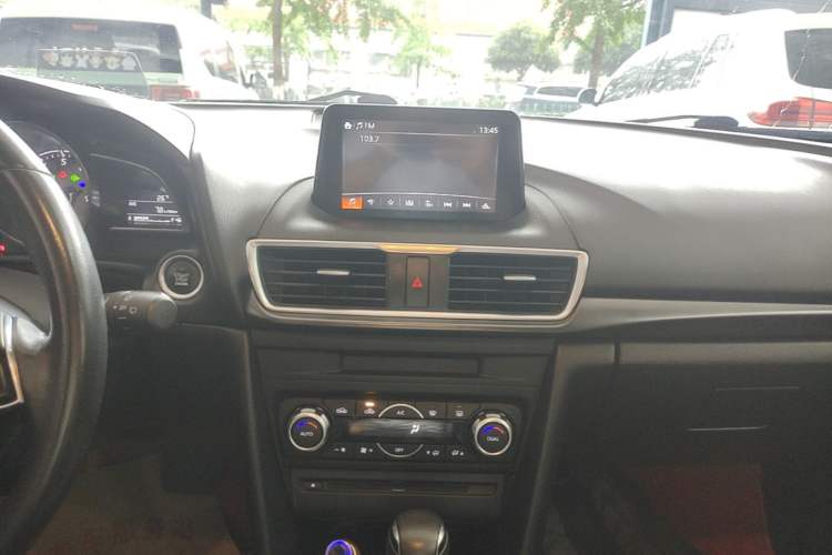 Used Mazda 3 Axela 2017 Hatchback 2.0L Automatic Sport Model China V Emission Standard Audio And AC Panel