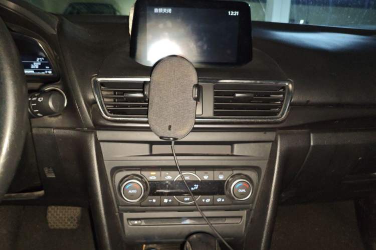 Used Mazda 3 Axela 2017 Hatchback 2.0L Automatic Sport Model China V Emission Standard Audio And AC Panel